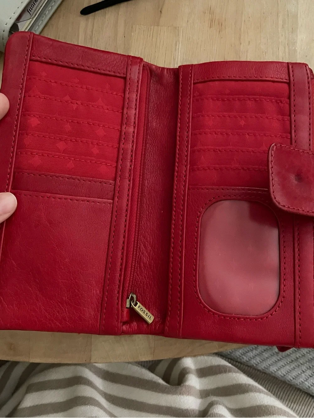 Fossil emory clutch
